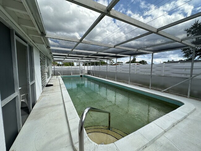 Building Photo - "Charming 3-Bed, 2-Bath in North Port!"