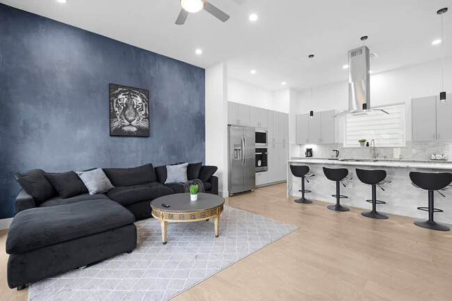 Building Photo - 2105 McGowen St