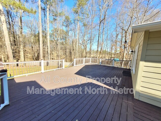 Building Photo - 180 Crestwood Ct