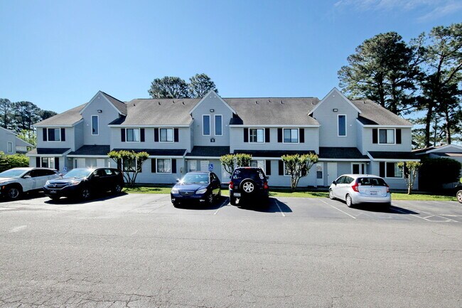 Building Photo - 500 Fairway Village Dr
