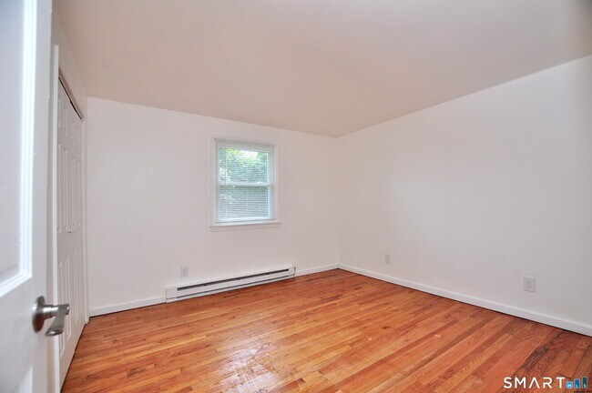 Building Photo - 13 Pleasant View Ave