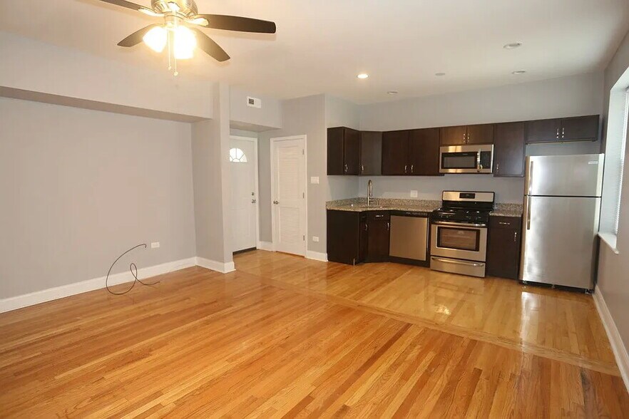Primary Photo - 2958 N Washtenaw Ave