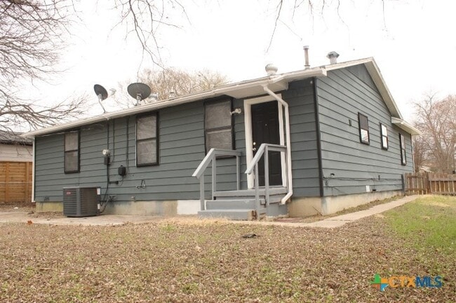 Building Photo - 409 Short Ave