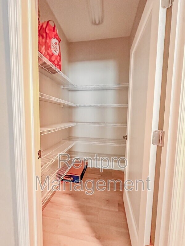 Building Photo - 12488 Oak Hill Way