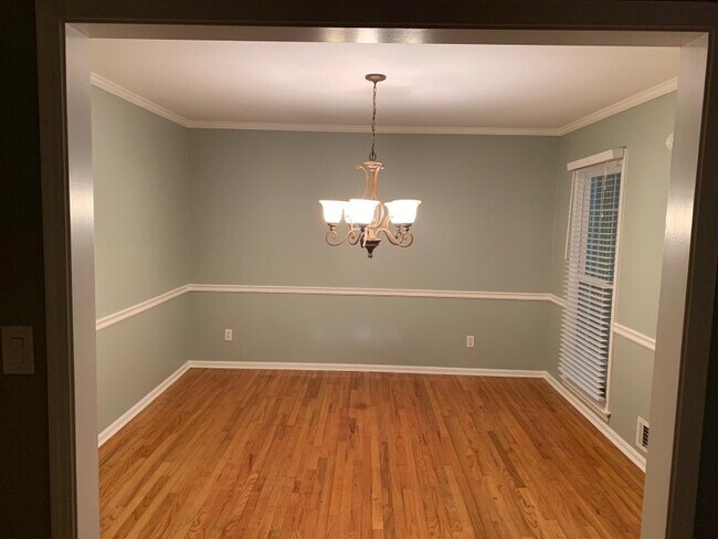 Building Photo - 350 Hollyberry Dr