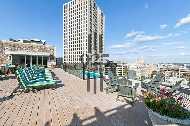 Building Photo - 925 Common St