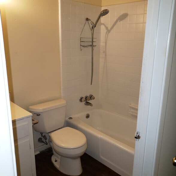 Building Photo - 2308 Lake W Dr