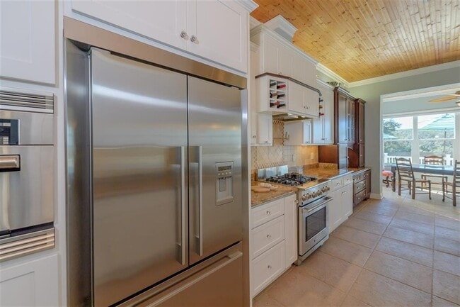 Building Photo - 208 Somerset Ct