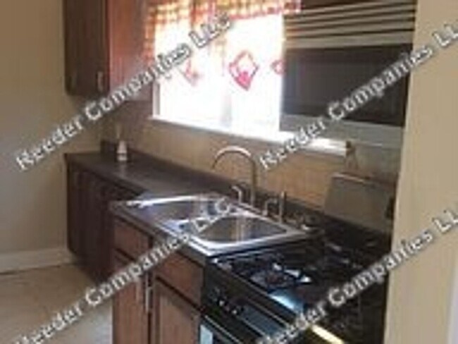 Building Photo - Newly remodeled 2 Bedroom house