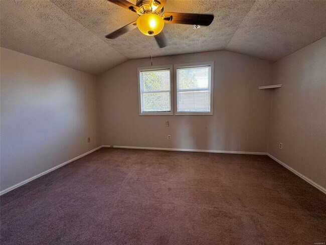 Building Photo - 1560 W County Rd