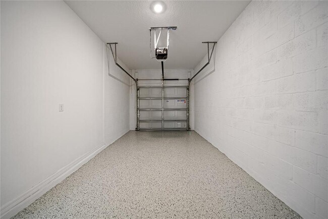 Building Photo - 2085 Hallier Cv