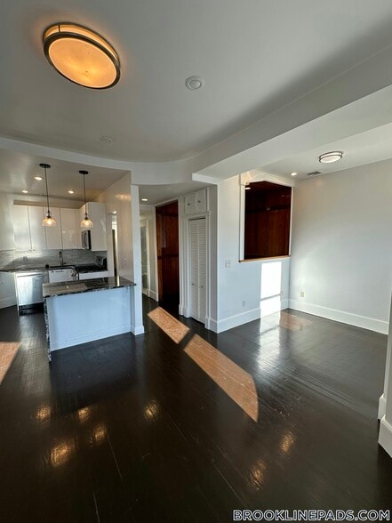 Building Photo - 40 Cameron St