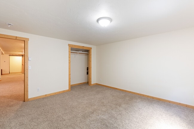 Building Photo - 404 Snake River Dr