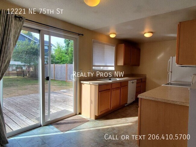 Building Photo - 12221 NE 75th St