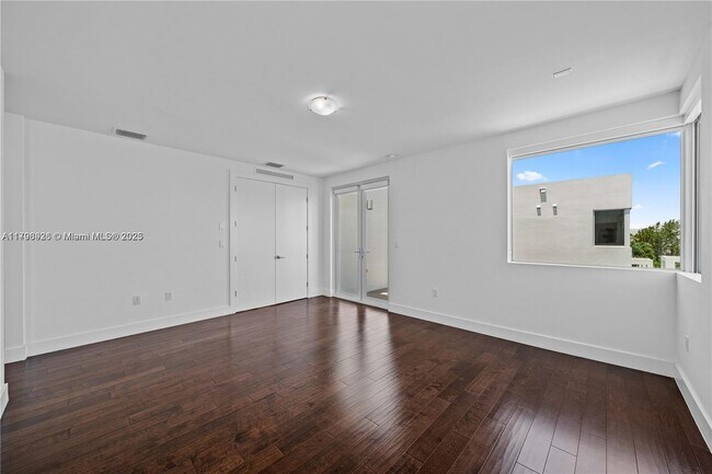 Building Photo - 10067 NW 75th Terrace