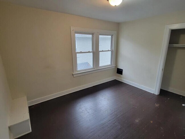 Building Photo - 33 E Norman Ave