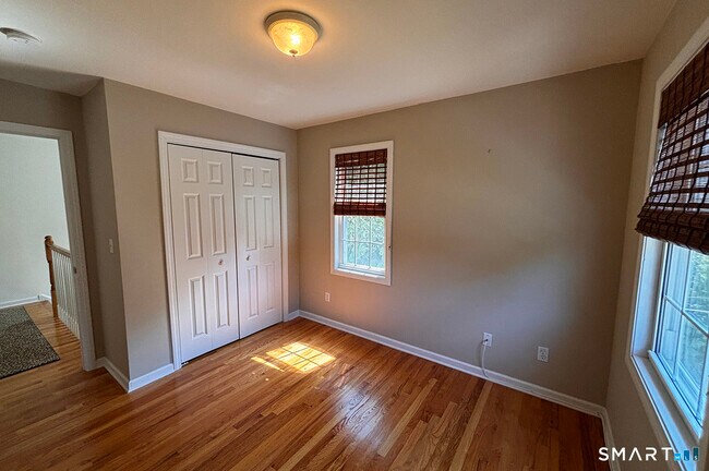 Building Photo - 405 S Pine Creek Rd