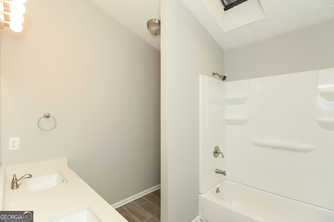 Building Photo - 8070 Linda Ct