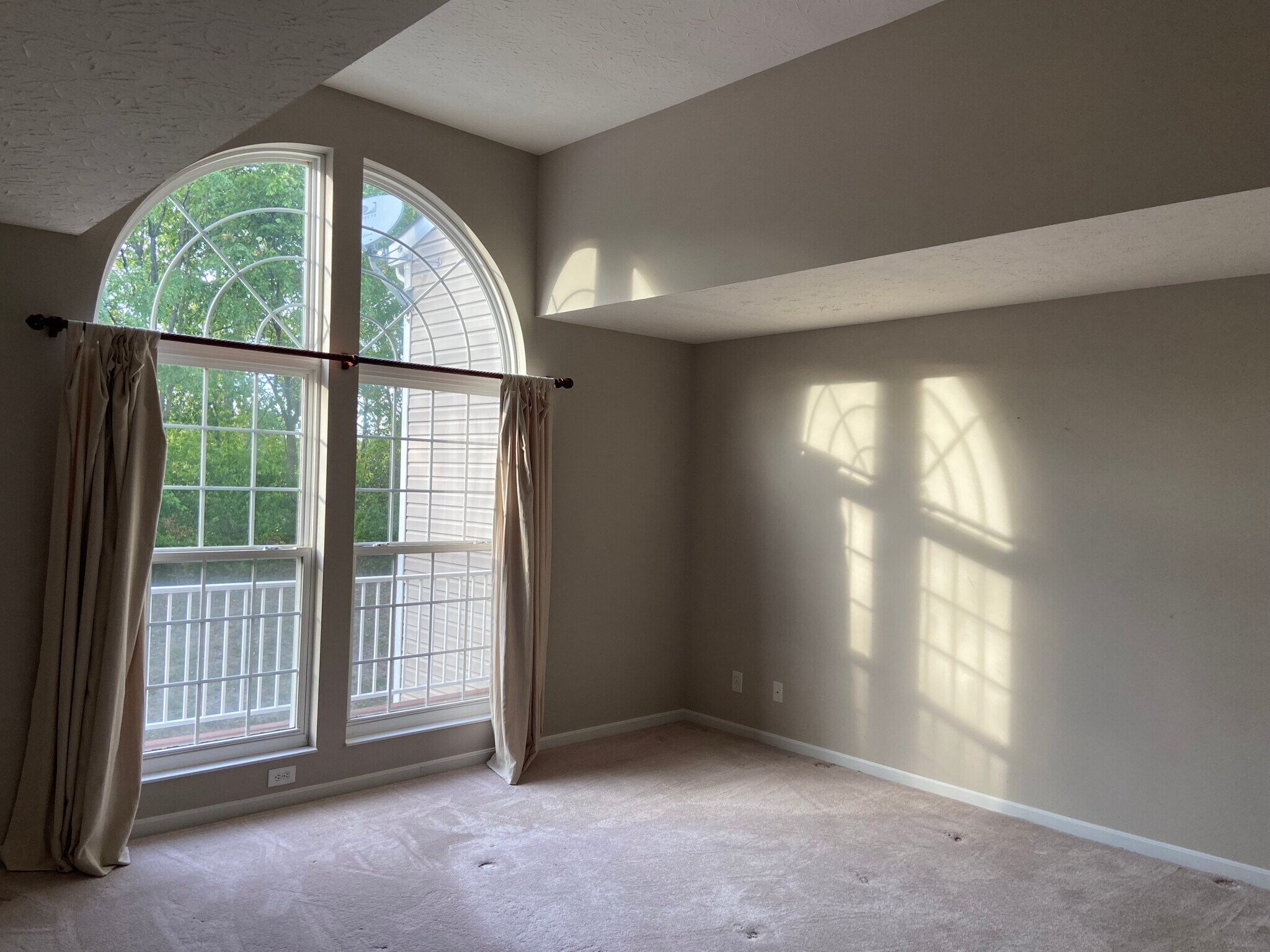 Building Photo - 354 Shadow Ridge Dr
