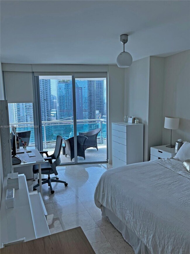 Building Photo - 350 S Miami Ave