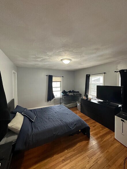 Building Photo - 73 Almont St