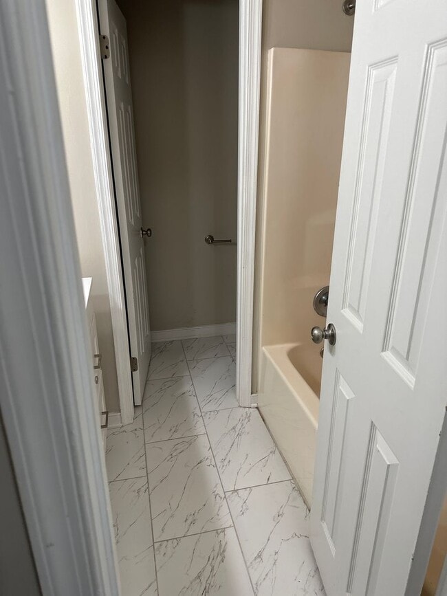 Building Photo - MUST SEE TOWNHOUSE!!!