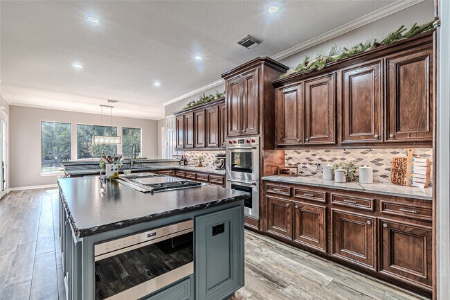 Building Photo - 15569 Crown Oaks Dr