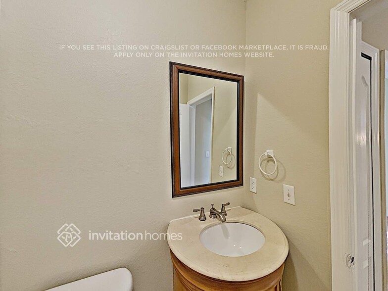 Building Photo - 3830 SW 69th Ave