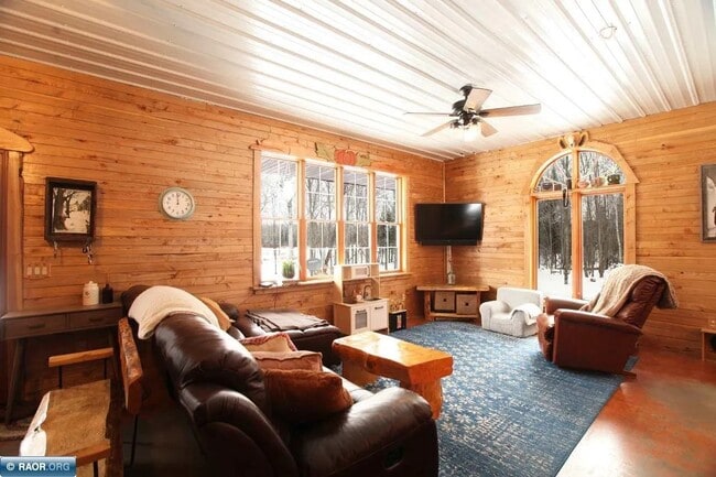 Building Photo - 9374 Alango Rd