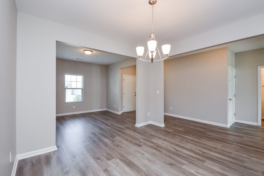 Building Photo - 3458 Sandstone Trail SE