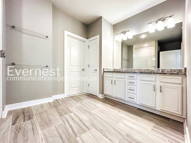 Building Photo - Spacious 3 Bed, 2.5 Bath Town Home with Attached Garage | Pet Friendly