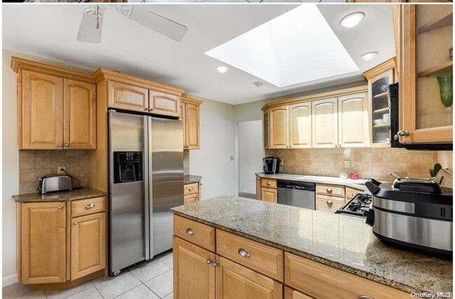 Building Photo - 261 Gramercy Dr
