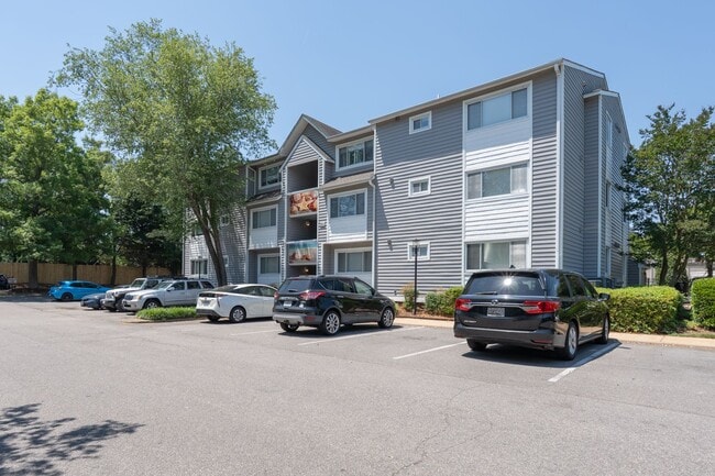 Building Photo - MOVE IN READY 2-bedroom in Virginia Beach!
