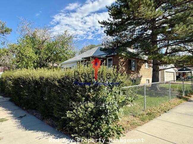 Building Photo - 100 W Single Family Home