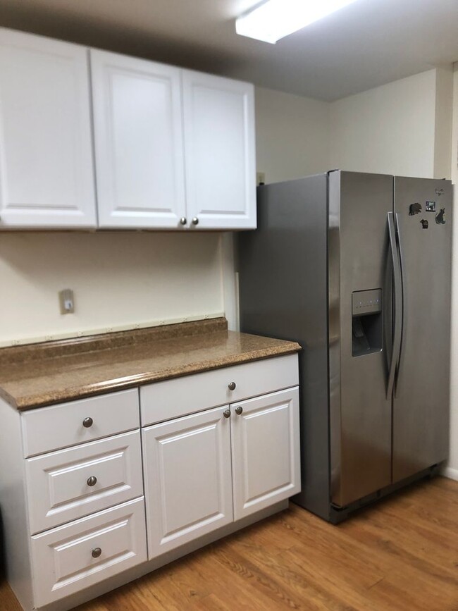 Building Photo - *UTILITIES INCLUDED!* Two Bedroom Apartmen...