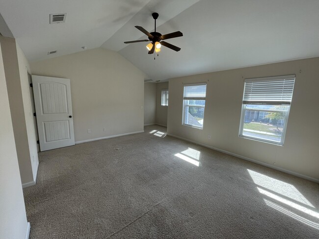 Building Photo - 422 Sebastian Dr