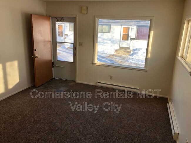 Building Photo - 822 4th St SW