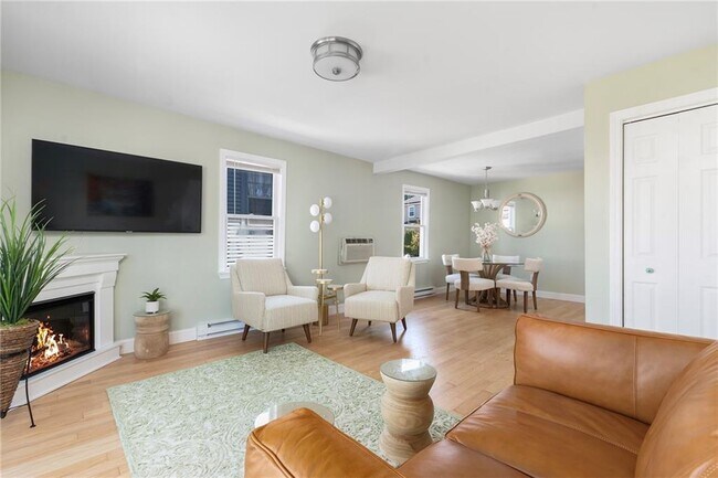 Building Photo - 492 Thames St