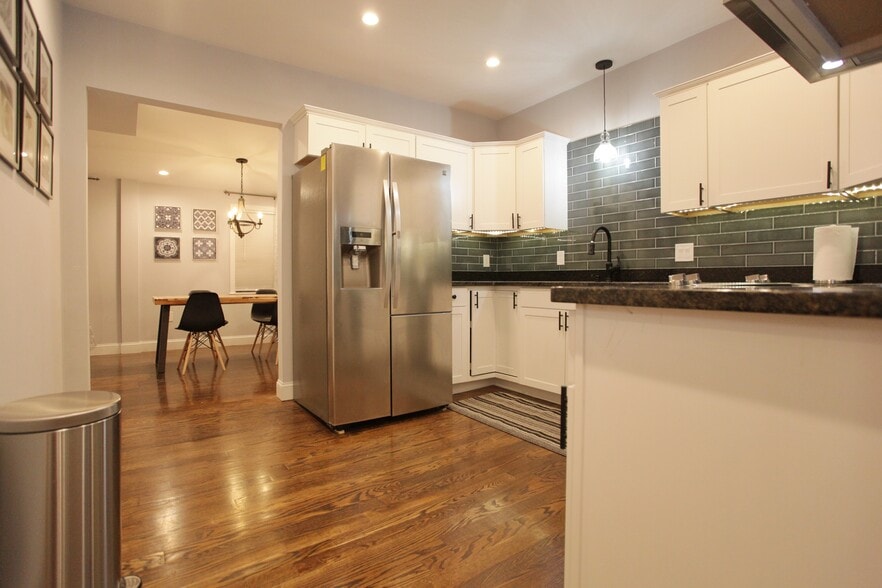 Building Photo - 289 Main St