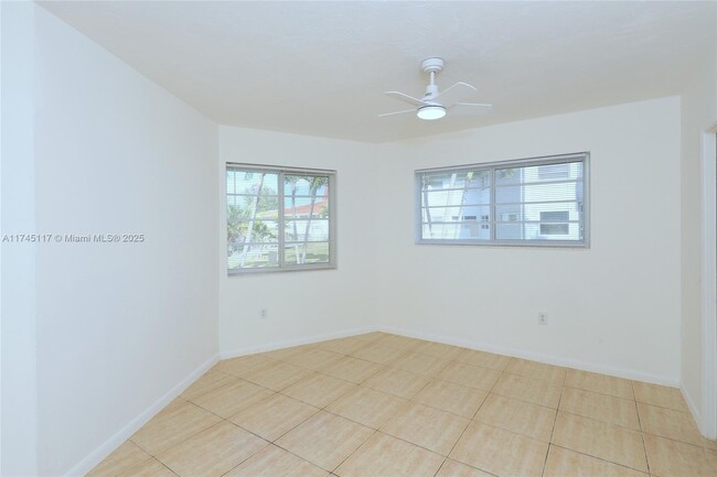 Building Photo - 1671 NE Miami Gardens Dr