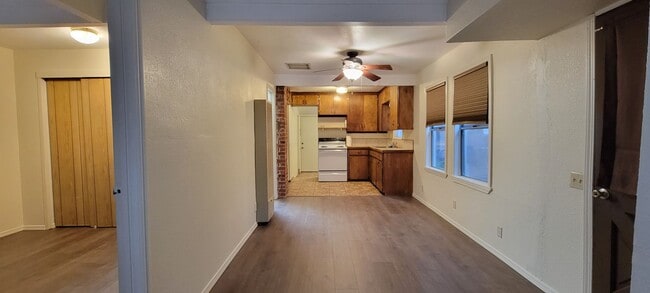 Building Photo - Charming 1 Bedroom Home With Bonus Area