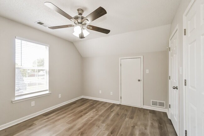 Building Photo - 6422 Manchester St