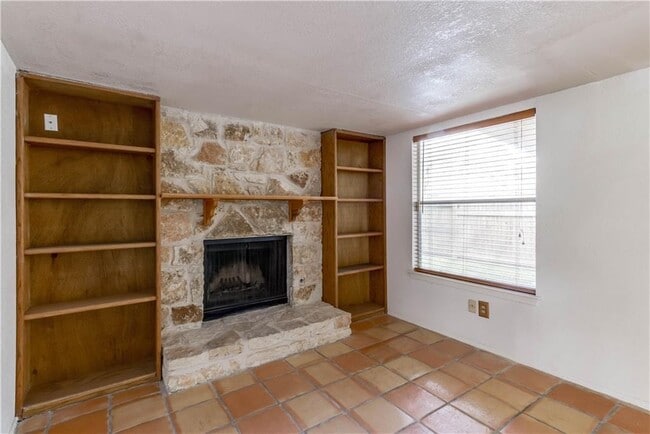 Building Photo - 4200 Everest Ln