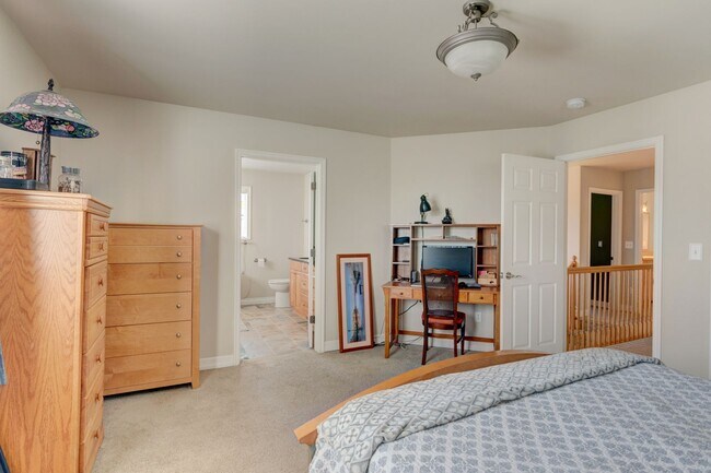 Building Photo - 3 Bed 2 Bath beautiful home on a corner lot in Admirals Cove