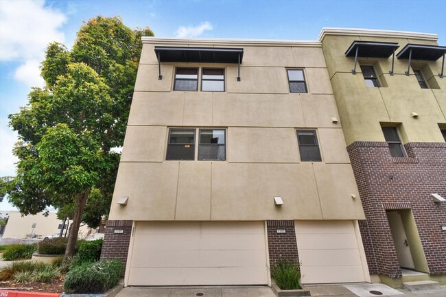 Building Photo - 1107 66th St