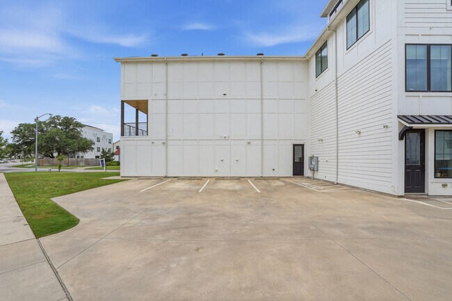 Building Photo - 3221 Forest Park Blvd