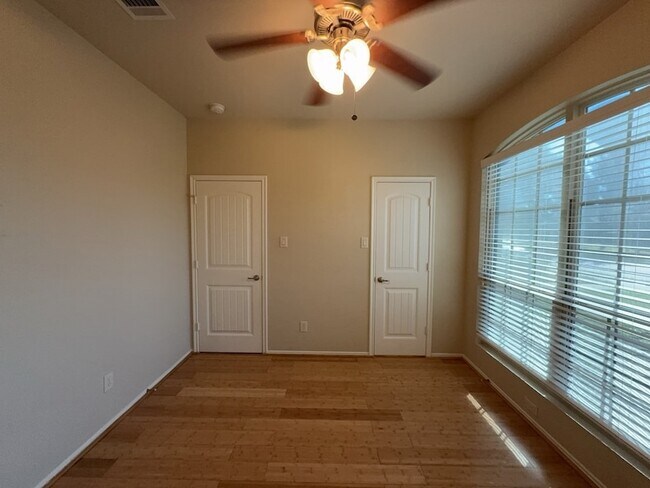 Building Photo - 2333 Cedarwood Dr