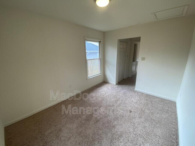 Building Photo - 227 Bend Farm Rd