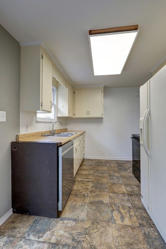 Building Photo - 3244 46th Ave SW