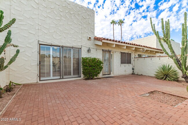 Building Photo - 5531 N 71st Pl